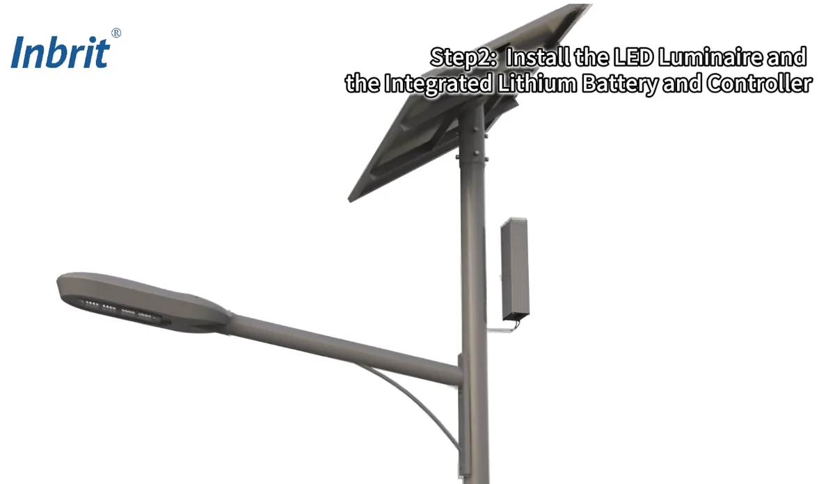 LED luminaire and integrated lithium battery installation on split solar street light LED luminaire and integrated lithium battery installation on split solar street light