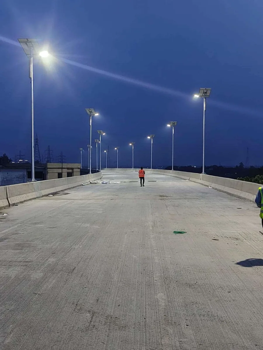 TRANSFO four-module 200W solar street light for Bangladesh road lighting project TRANSFO four-module 200W solar street light for Bangladesh road lighting project