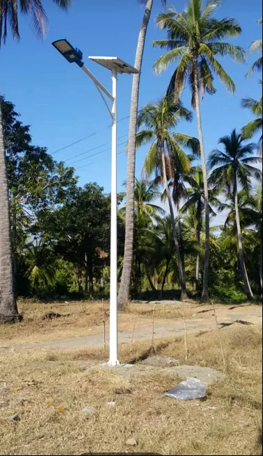 20W all-in-two solar street light installed on a 5m pole for a road project in the Philippines 20W all-in-two solar street light installed on a 5m pole for a road project in the Philippines