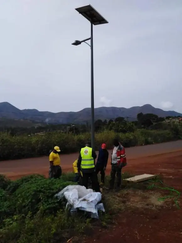 30W all-in-two solar street light installed on a 7m pole for a road project in Cameroon 30W all-in-two solar street light installed on a 7m pole for a road project in Cameroon